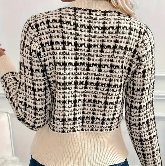 New Women's Elegant Viscose Knit Houndstooth Pattern Round Neck Button Sweater - Picture 3 of 4